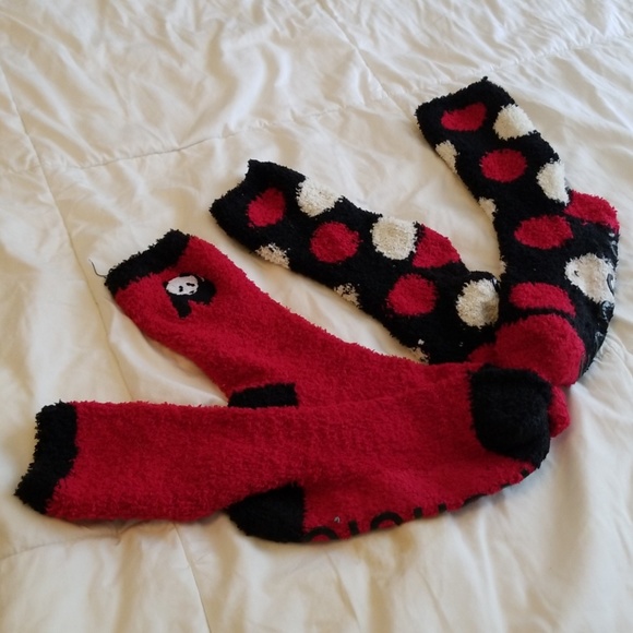 FREE!!! Fuzzy socks* - Picture 1 of 2